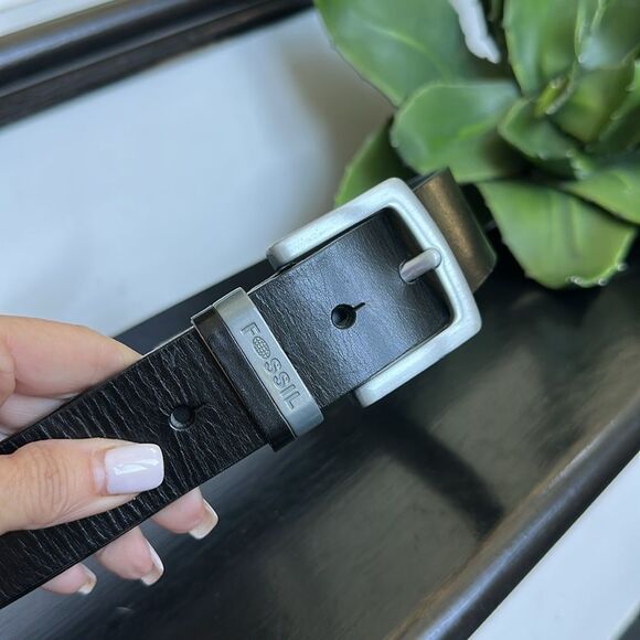 Fossil Black Genuine Leather Belt, Silver Buckle, Classic Timeless Style - Picture 3 of 5